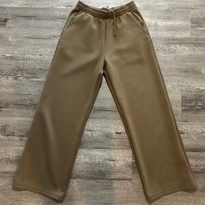 NWOT Uniqlo Wide-Leg Joggers S
